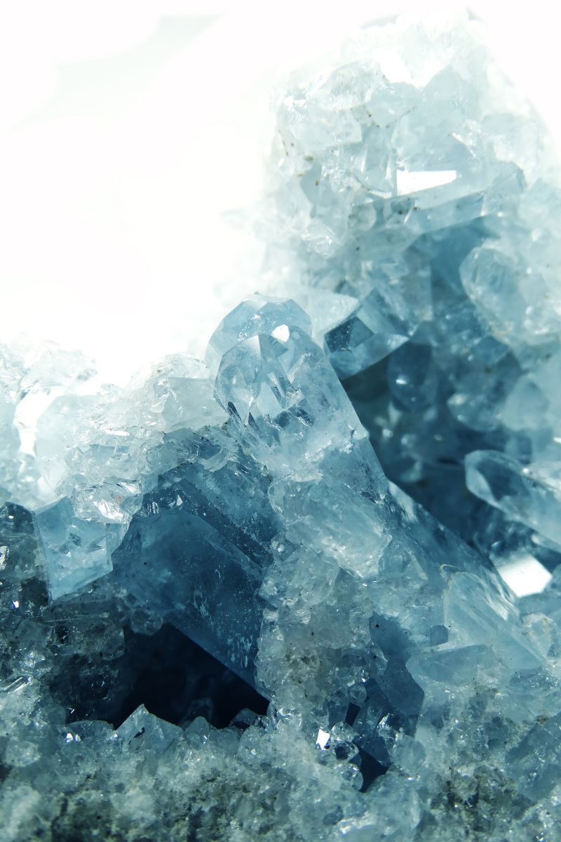 Aquamarine: The Gemstone of Calm and Communication