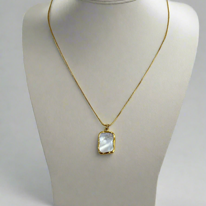 Shell Pendant Necklace