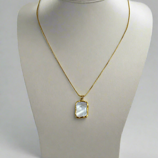 Shell Pendant Necklace