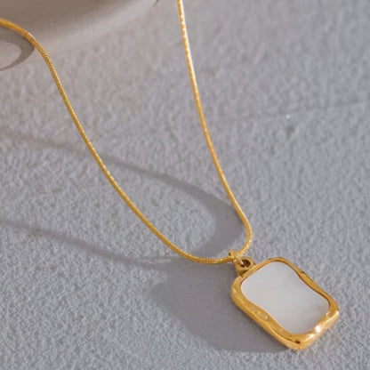 Shell Pendant Necklace